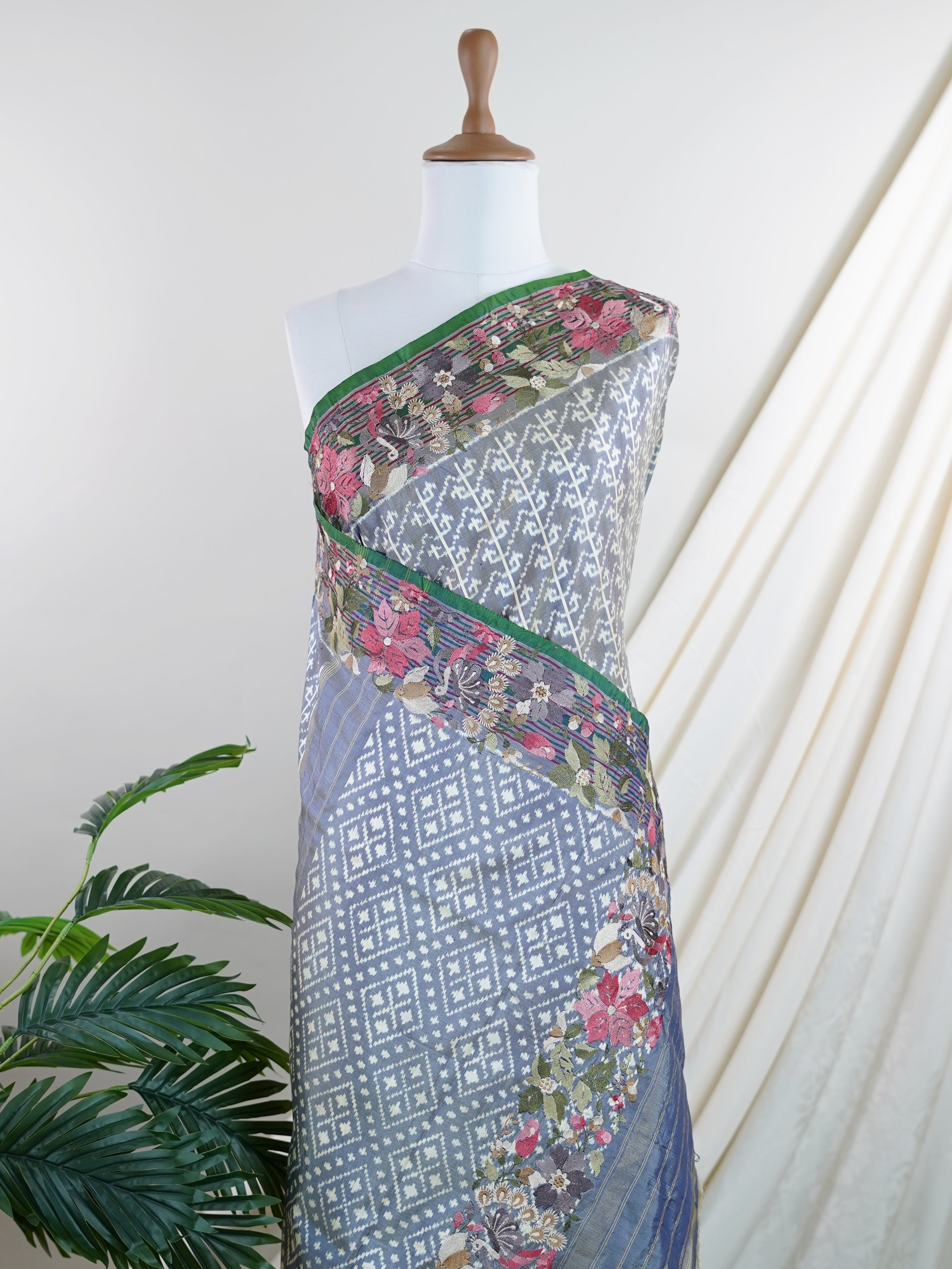 Pochampally Grey 100% Pure Silk  - Manoranjitham Weaves - Handloom Store