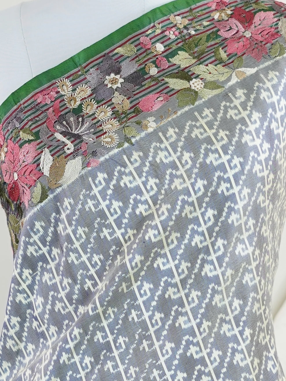 Pochampally Grey 100% Pure Silk  - Manoranjitham Weaves - Handloom Store