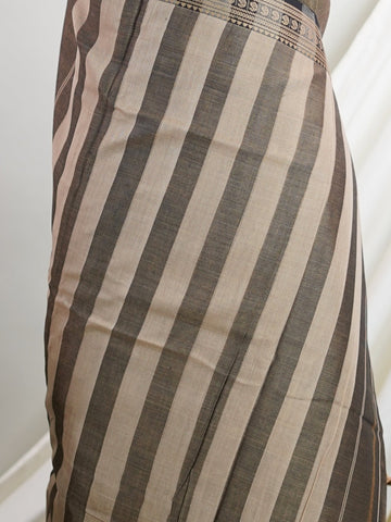 Narayanpet Narayanpet Cotton sarees are beloved for their soft feel, classic checks, and contrast borders. Handwoven to be breathable and elegant, they’re perfect for long days, warm weather, and soulful rituals. Tradition meets everyday comfort in these heritage cottons.

#Manoranjitham #NarayanpetCotton #HandloomCottons #EverydayElegance #WovenTradition #LightAndClassic #CottonSarees #SouthIndianWeaves #SoftDrapes #TimelessCottons #CheckeredCharm Vedanshi - Handloom Cotton Saree | Classic Checks - Manoran