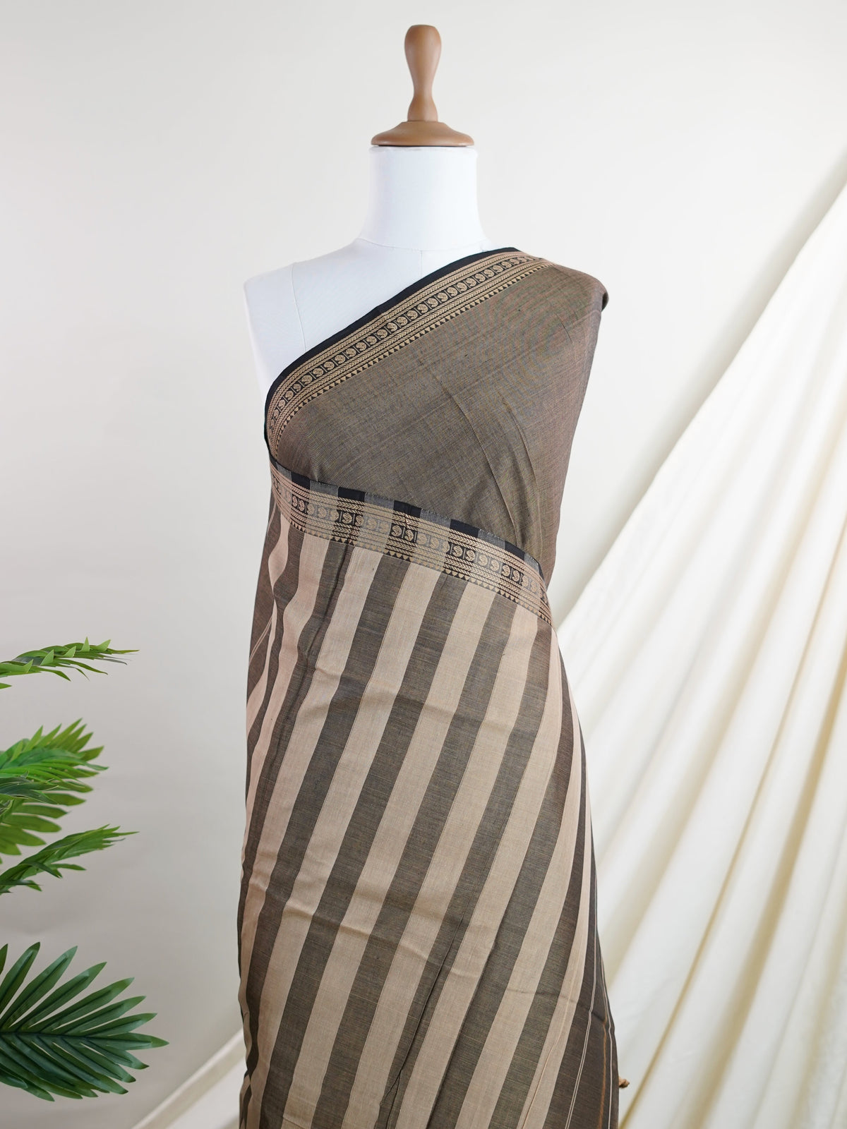 Narayanpet  100% Handspun Cotton - Manoranjitham Weaves - Handloom Store