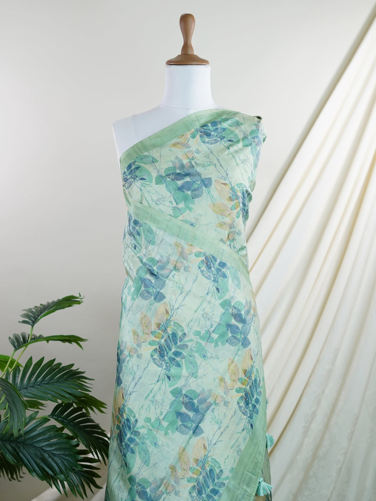 Tussars Green Semi Tussar - Manoranjitham Weaves - Handloom Store