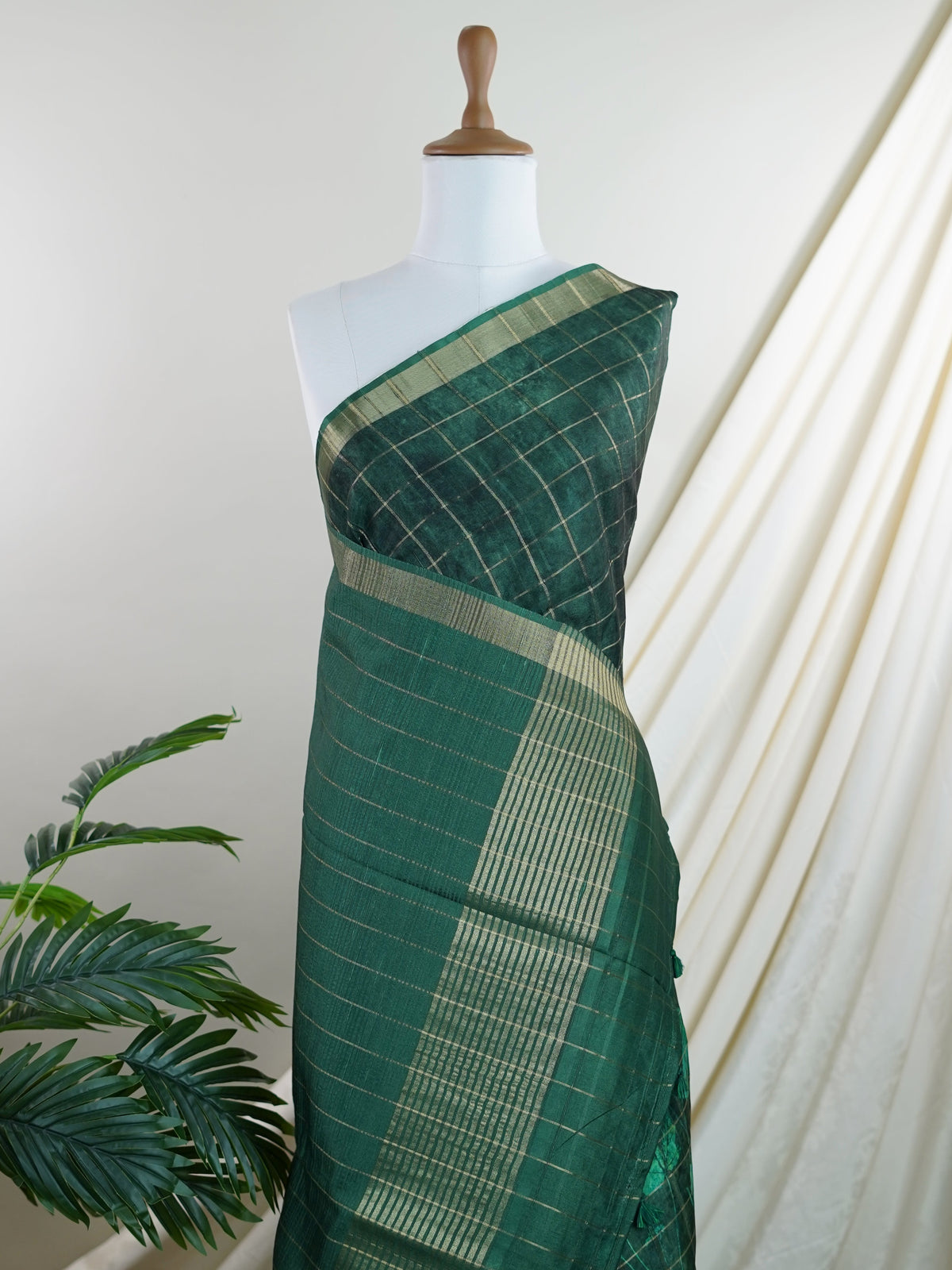 Tussars Green Semi Tussar - Manoranjitham Weaves - Handloom Store