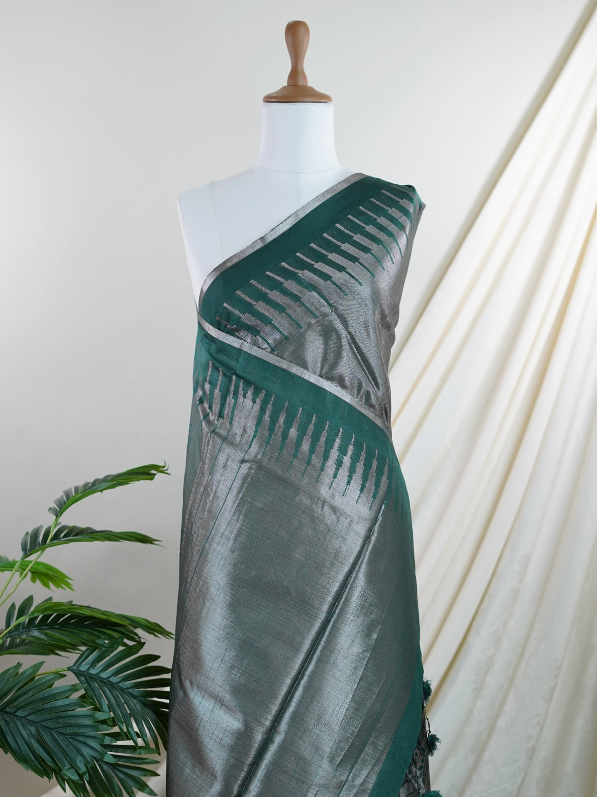 Tussars Green Semi Tussar - Manoranjitham Weaves - Handloom Store