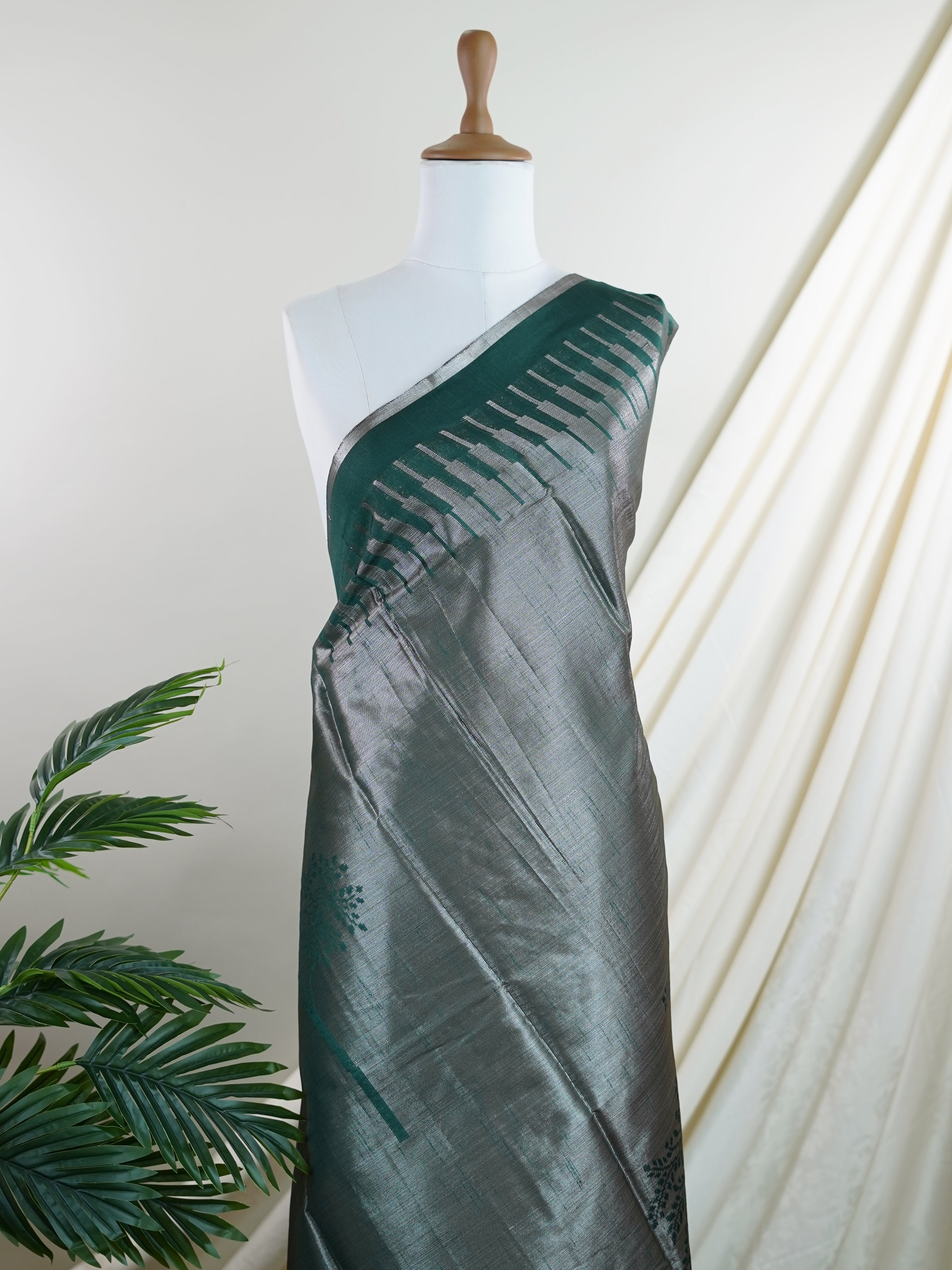 Tussars Green Semi Tussar - Manoranjitham Weaves - Handloom Store