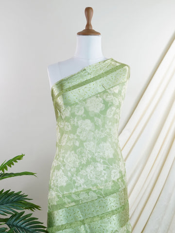 Satin This satin chiffon saree from Varanasi is a dreamy blend of fluid drape and floral elegance. The fabric’s soft sheen enhances the delicate floral motifs, making it a graceful choice for intimate gatherings and daytime celebrations. Effortless beauty, woven with charm.br
#SatinChiffonSaree #FloralElegance #VaranasiWeaves #LightAsAir #GracefulDrapes #Manoranjitham #ManoranjithamStyle Padmini - Handloom Pure Silk Saree | Handwoven | Buttas - Manoranjitham Weaves - Handloom Store