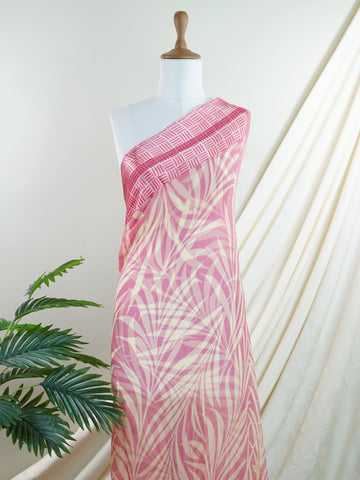 Satin This satin chiffon saree from Varanasi is a dreamy blend of fluid drape and floral elegance. The fabric’s soft sheen enhances the delicate floral motifs, making it a graceful choice for intimate gatherings and daytime celebrations. Effortless beauty, woven with charm.br
#SatinChiffonSaree #FloralElegance #VaranasiWeaves #LightAsAir #GracefulDrapes #Manoranjitham #ManoranjithamStyle Neelaveni - Handloom Pure Silk Saree | Handwoven | Buttas - Manoranjitham Weaves - Handloom Store