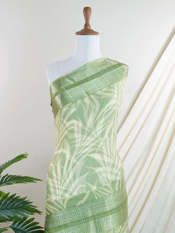 Satin This satin chiffon saree from Varanasi is a dreamy blend of fluid drape and floral elegance. The fabric’s soft sheen enhances the delicate floral motifs, making it a graceful choice for intimate gatherings and daytime celebrations. Effortless beauty, woven with charm.
#SatinChiffonSaree #FloralElegance #VaranasiWeaves #LightAsAir #GracefulDrapes #Manoranjitham #ManoranjithamStyle Annapurna - Manoranjitham Weaves - Handloom Store