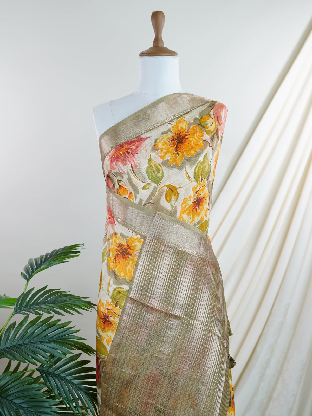 Mushru Olive Green Silk Cotton  - Manoranjitham Weaves - Handloom Store