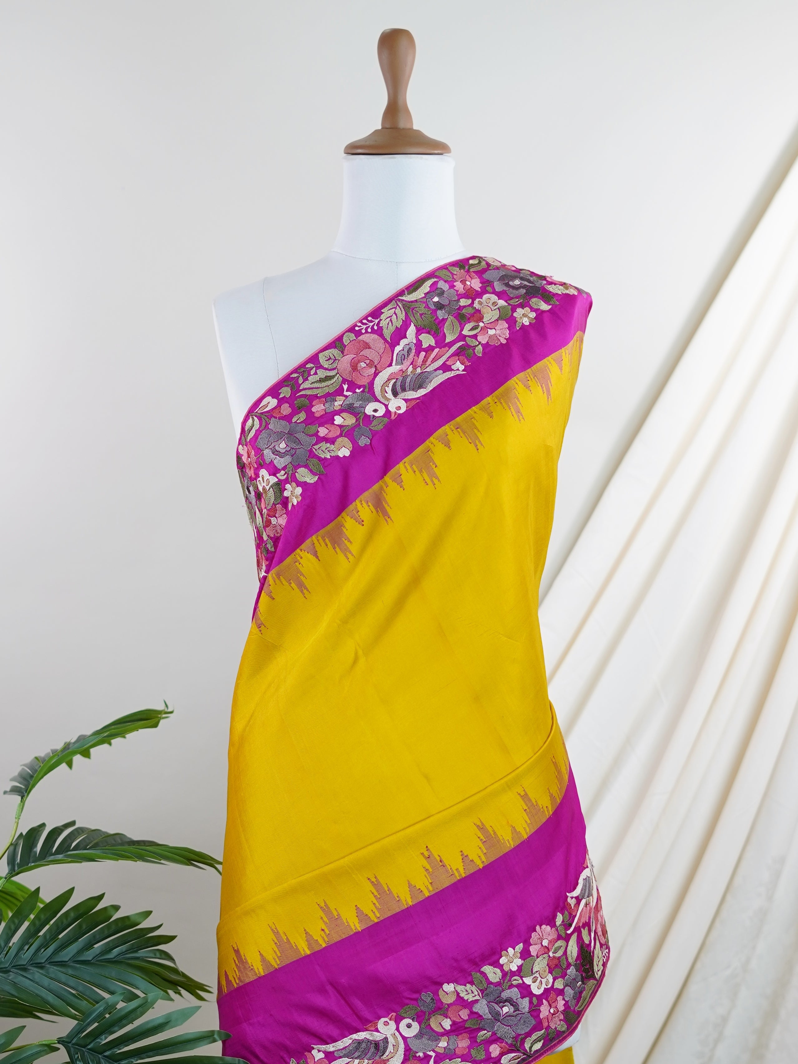 Gadwal Silk Yellow 100% Pure Silk  - Manoranjitham Weaves - Handloom Store