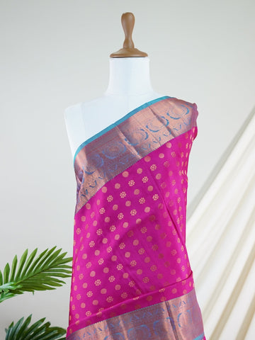 Kanchipuram Silk Handwoven by skilled artisans of Kanchipuram, this Kanjivaram saree in Red blends traditional elegance with intricate Pure Zari zari work. A truly stunning drape for special occasions. The interplay of colors and craftsmanship makes it a treasured piece for every saree connoisseur. Begada - Manoranjitham Weaves - Handloom Store