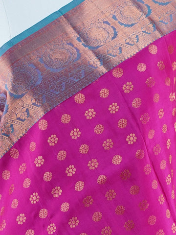 Kanchipuram Silk Handwoven by skilled artisans of Kanchipuram, this Kanjivaram saree in Red blends traditional elegance with intricate Pure Zari zari work. A truly stunning drape for special occasions. The interplay of colors and craftsmanship makes it a treasured piece for every saree connoisseur. Begada - Manoranjitham Weaves - Handloom Store