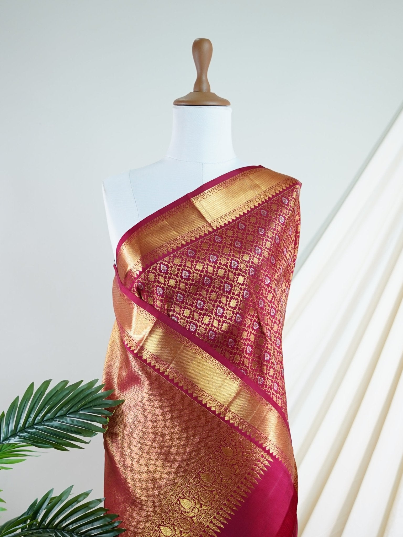 Kanchipuram Silk Red 100% Pure Silk  - Manoranjitham Weaves - Handloom Store