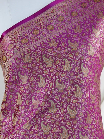 Katan Woven in Varanasi, this semi Mushru saree features the distinctive texture of iktara weave, blending subtle sheen with artisanal charm. Lightweight yet rich in detail, it offers effortless elegance for both traditional events and contemporary celebrations.
#SemiMushru #IktaraWeave #VaranasiSaree #TexturedElegance #HandloomTradition #Manoranjitham #ManoranjithamStyle Bhavani - Manoranjitham Weaves - Handloom Store