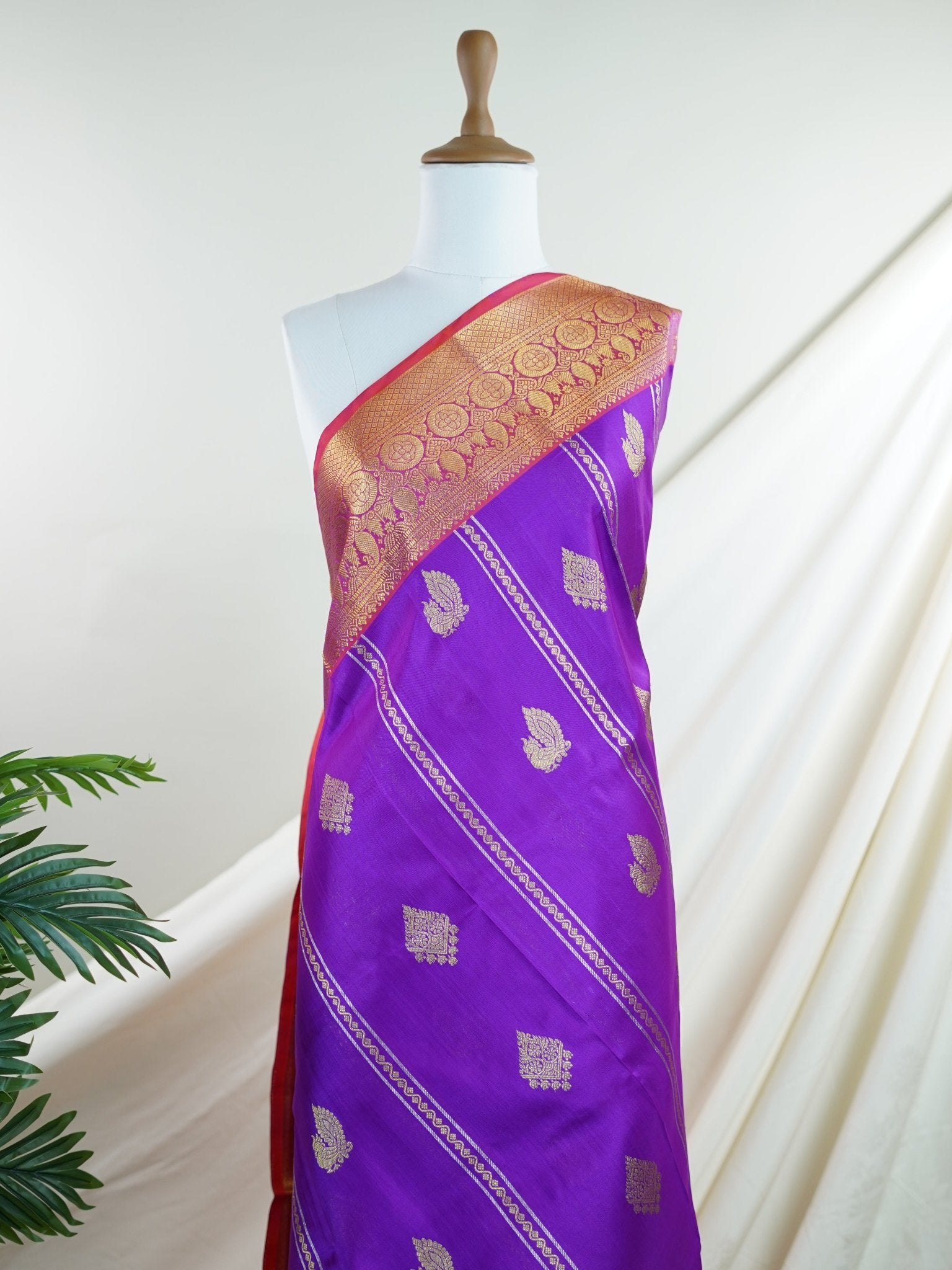 Venkatagiri Silk Purple 100% Pure Silk  - Manoranjitham Weaves - Handloom Store