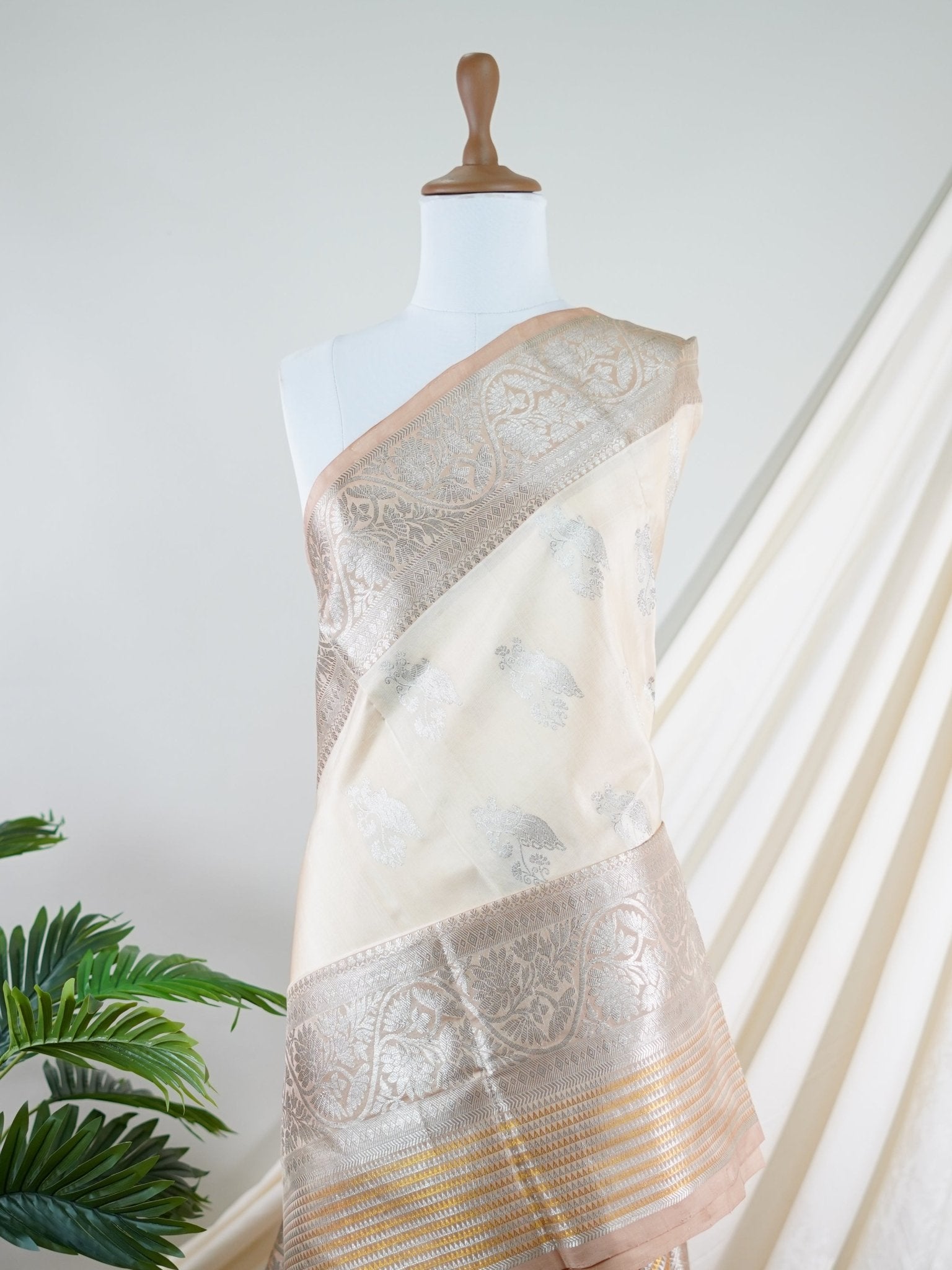 Venkatagiri Silk Cream 100% Pure Silk  - Manoranjitham Weaves - Handloom Store