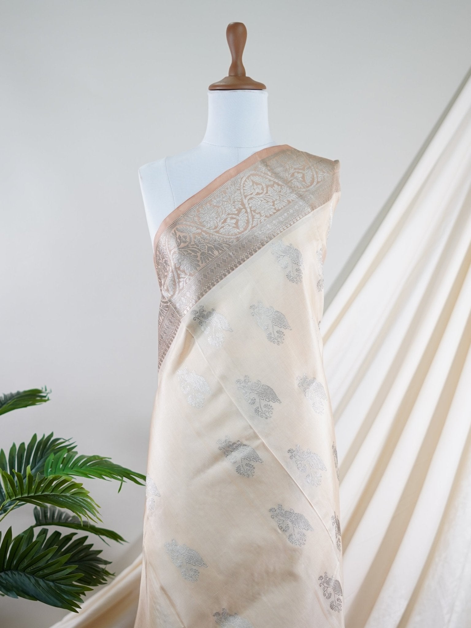 Venkatagiri Silk Cream 100% Pure Silk  - Manoranjitham Weaves - Handloom Store