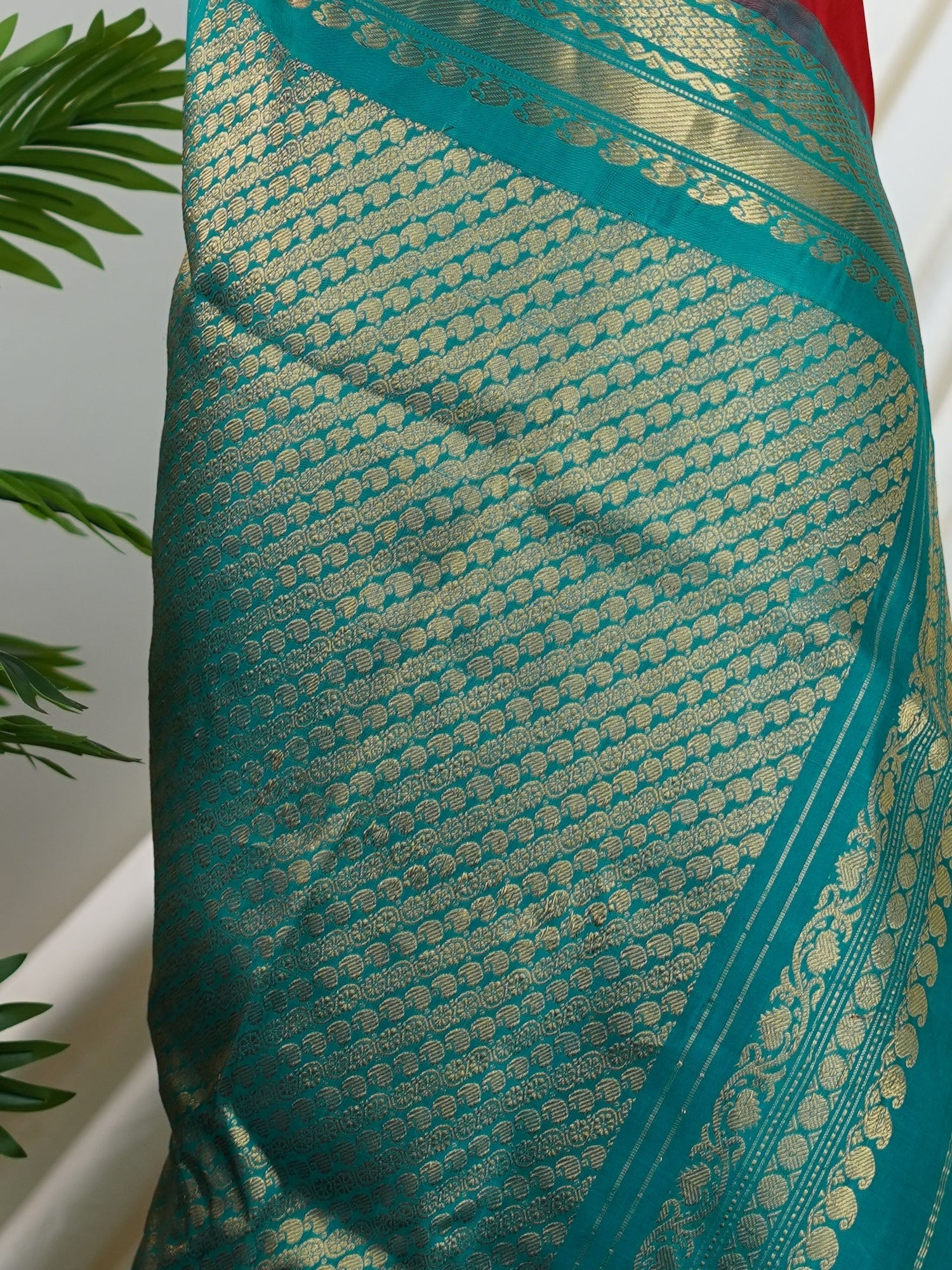 Gadwal Silk Red 100% Pure Silk  - Manoranjitham Weaves - Handloom Store