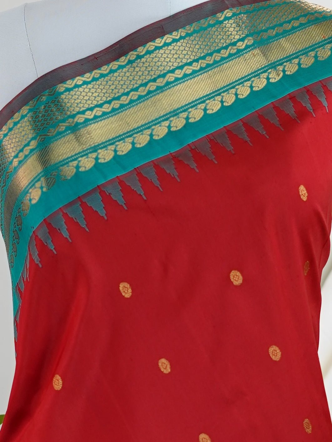 Gadwal Silk Red 100% Pure Silk  - Manoranjitham Weaves - Handloom Store