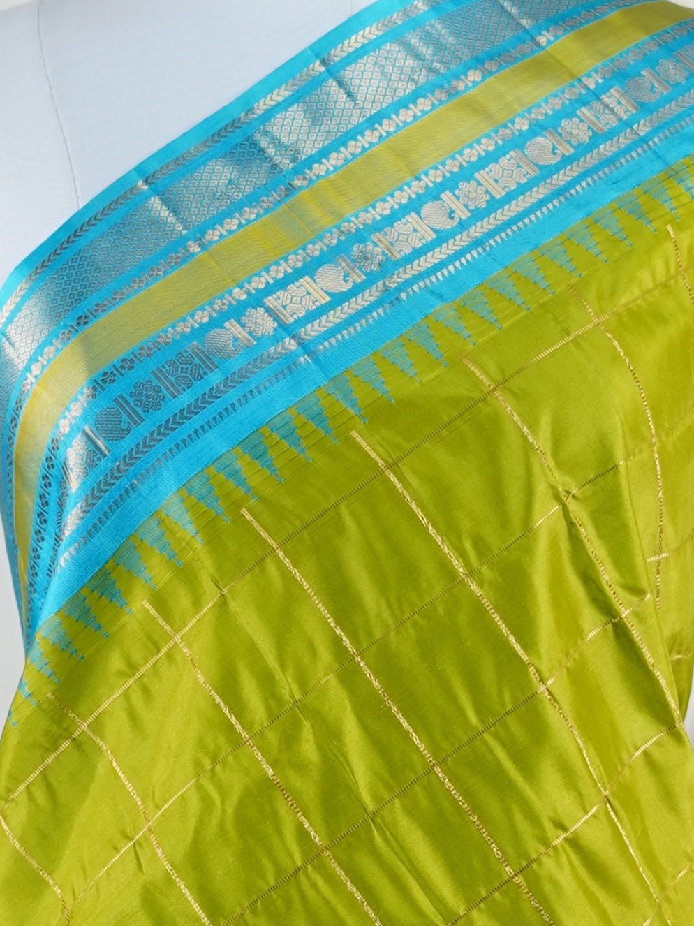 Gadwal Silk Green 100% Pure Silk  - Manoranjitham Weaves - Handloom Store