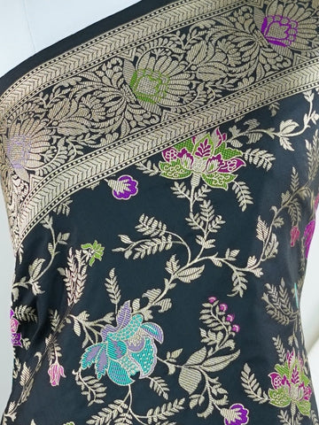 Katan Woven in the legendary looms of Varanasi, this Katan semi silk saree features an elegant all-over jaal that glistens across its lustrous body. The intricate pattern lends it a regal charm, perfect for weddings, receptions, and festive occasions. A graceful union of heritage and craftsmanship.br
#KatanSemiSilk #JaalWeave #VaranasiElegance #HandloomHeritage #FestiveSaree #Manoranjitham Darshini - Semi Silk Saree | Full Jaal Zari - Manoranjitham Weaves - Handloom Store