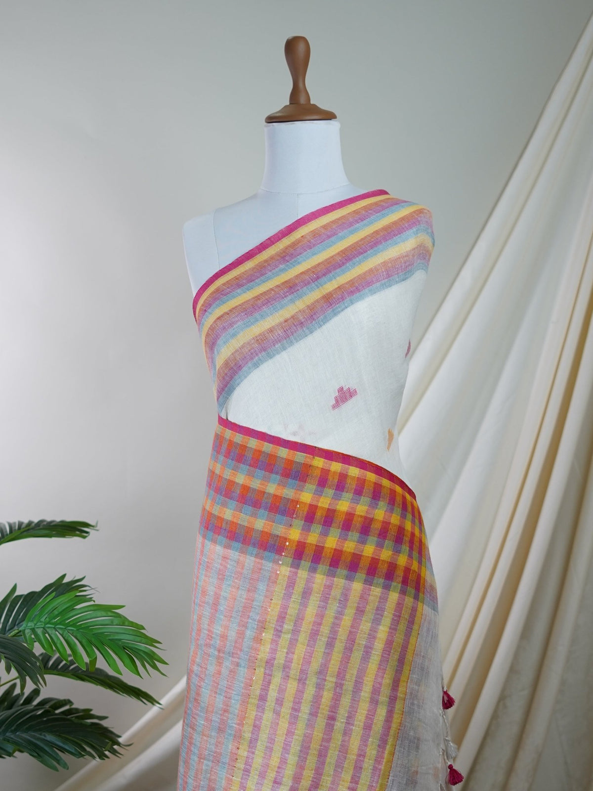 Linen White 100% Pure Linen - Manoranjitham Weaves - Handloom Store