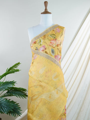 Linen Kora This Linen Kora silk saree, adorned in Yellow and detailed with nan weaving, reflects the grandeur of Maharashtra. The timeless Handwork motifs enhance its bridal charm. A perfect blend of luxury and tradition, it is designed for those who appreciate fine craftsmanship. Desha - Manoranjitham Weaves - Handloom Store