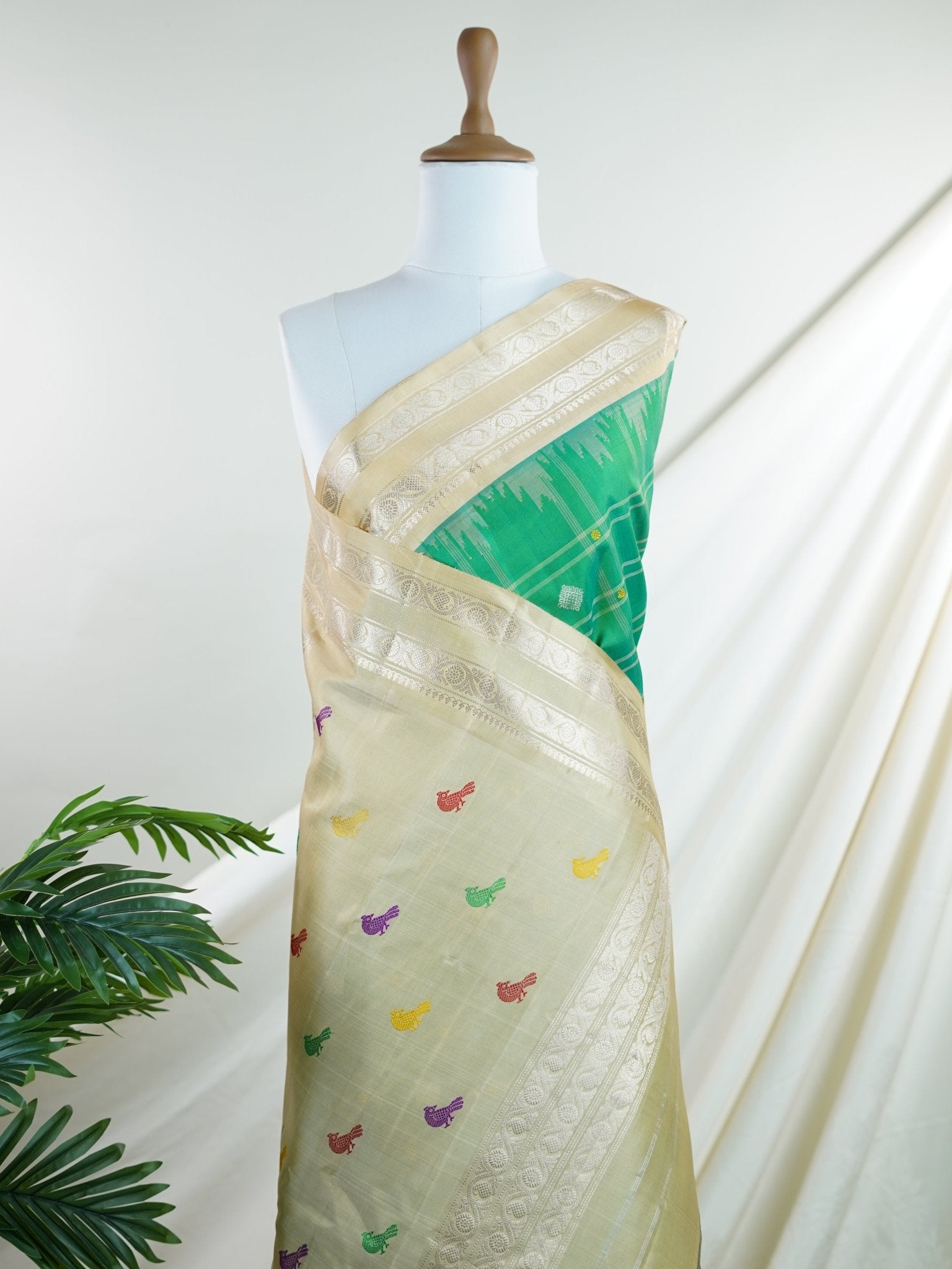 Gadwal Silk  100% Pure Silk  - Manoranjitham Weaves - Handloom Store