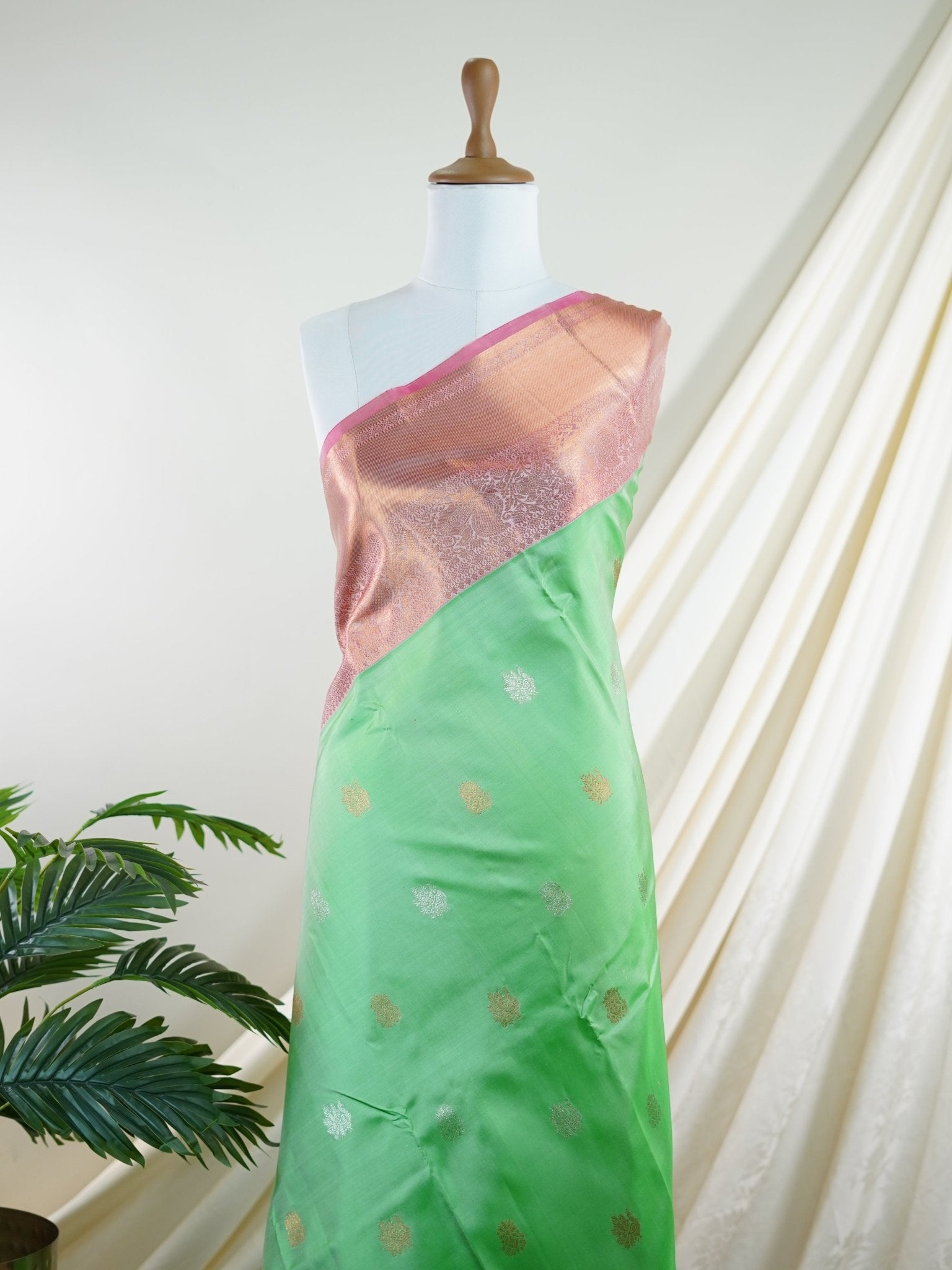 Kanchipuram Silk Green 100% Pure Silk  - Manoranjitham Weaves - Handloom Store