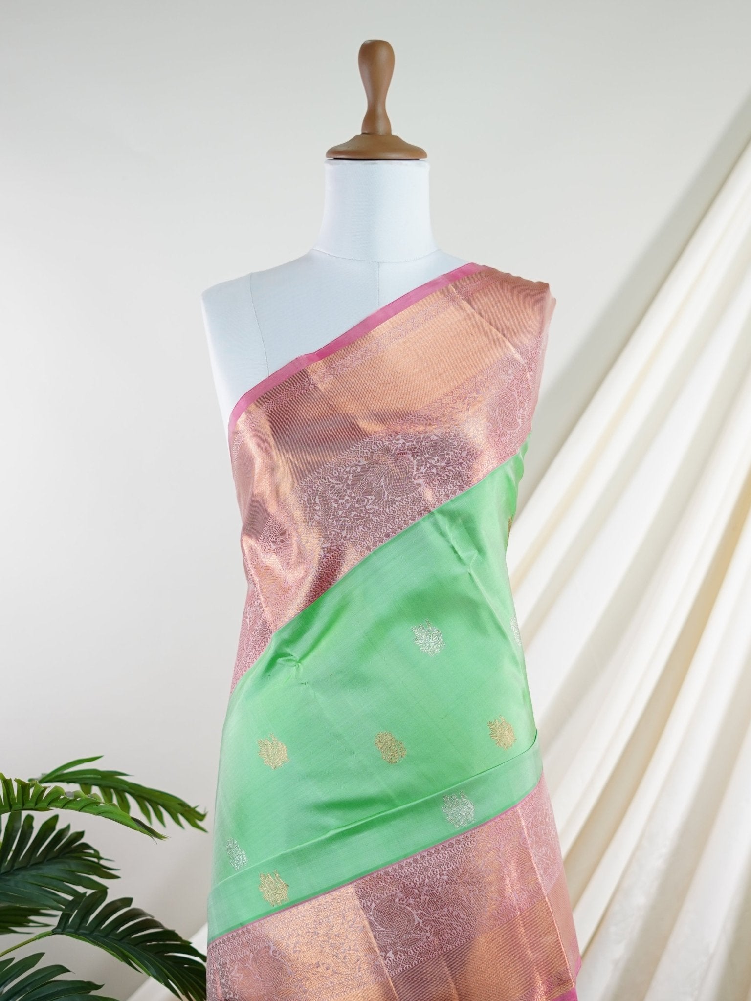 Kanchipuram Silk Green 100% Pure Silk  - Manoranjitham Weaves - Handloom Store