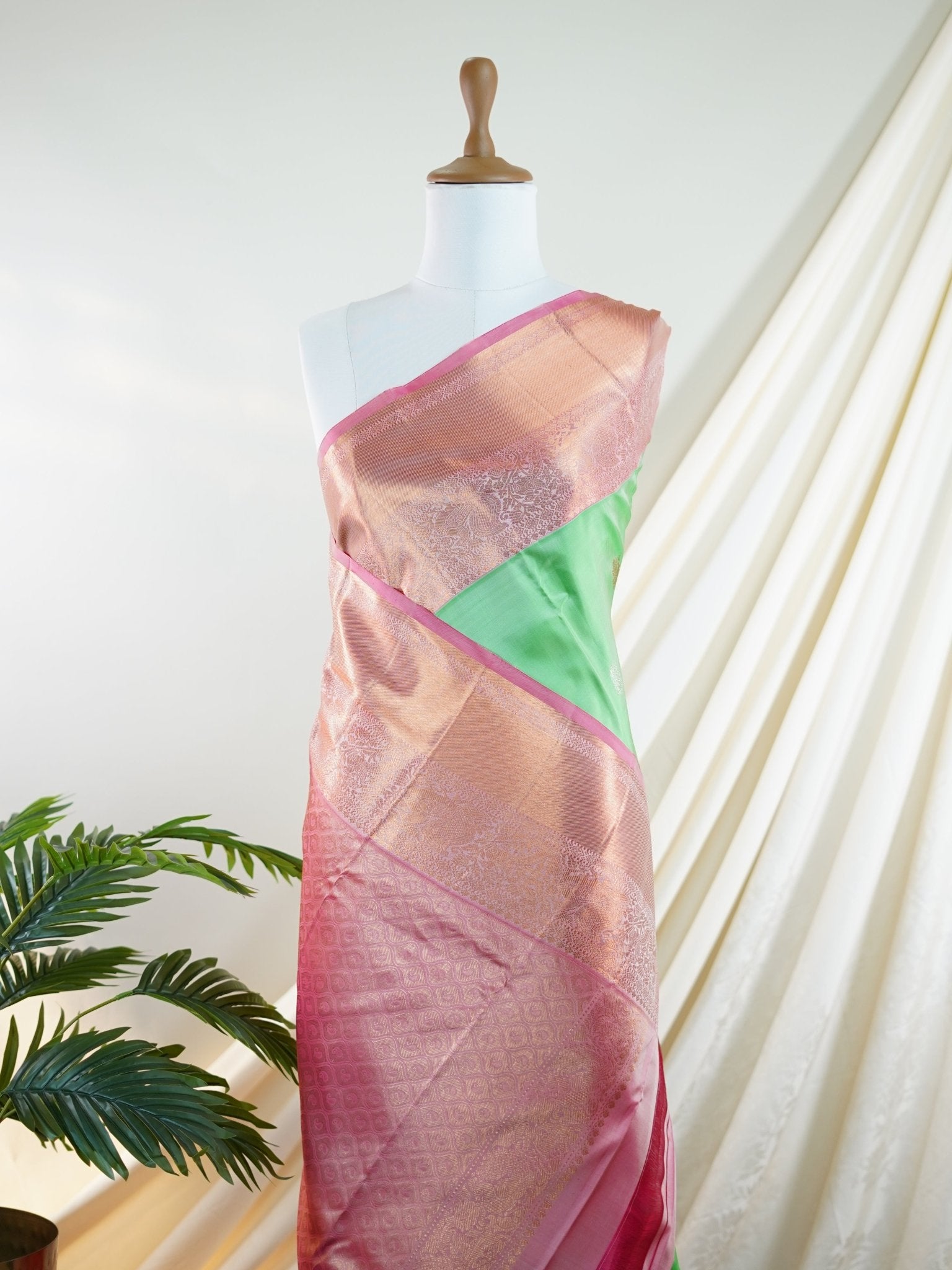 Kanchipuram Silk Green 100% Pure Silk  - Manoranjitham Weaves - Handloom Store