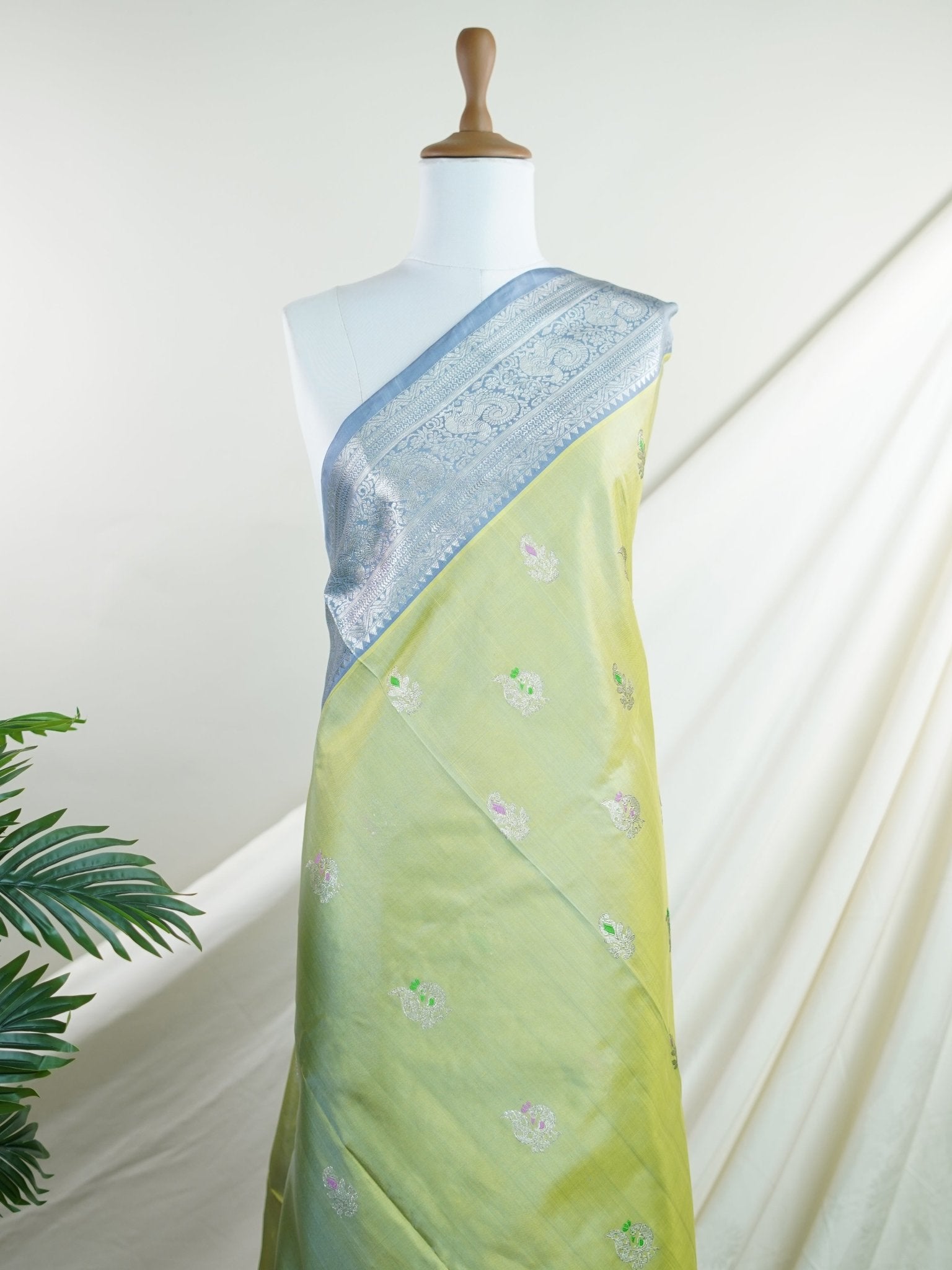 Venkatagiri Silk  100% Pure Silk  - Manoranjitham Weaves - Handloom Store