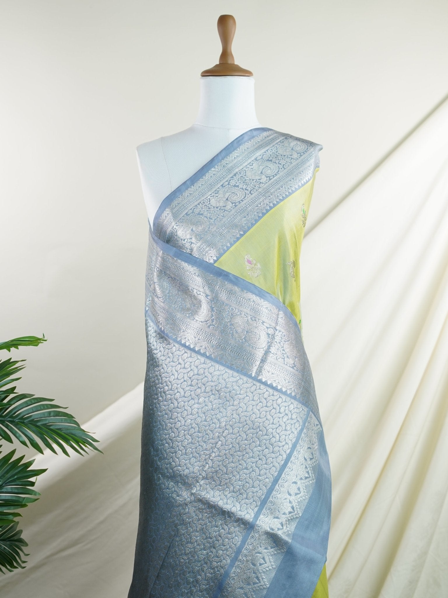 Venkatagiri Silk  100% Pure Silk  - Manoranjitham Weaves - Handloom Store