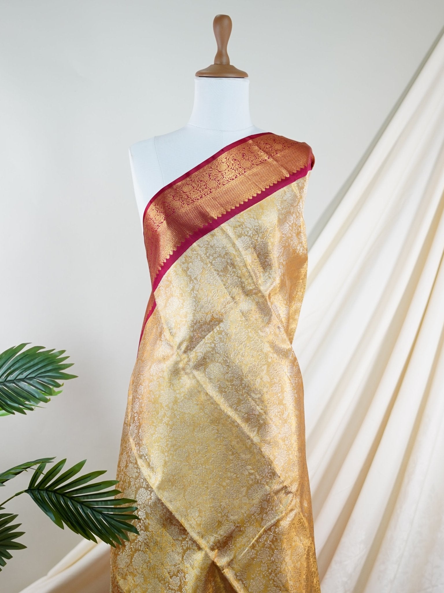 Kanchipuram Silk Gold  100% Pure Silk  - Manoranjitham Weaves - Handloom Store