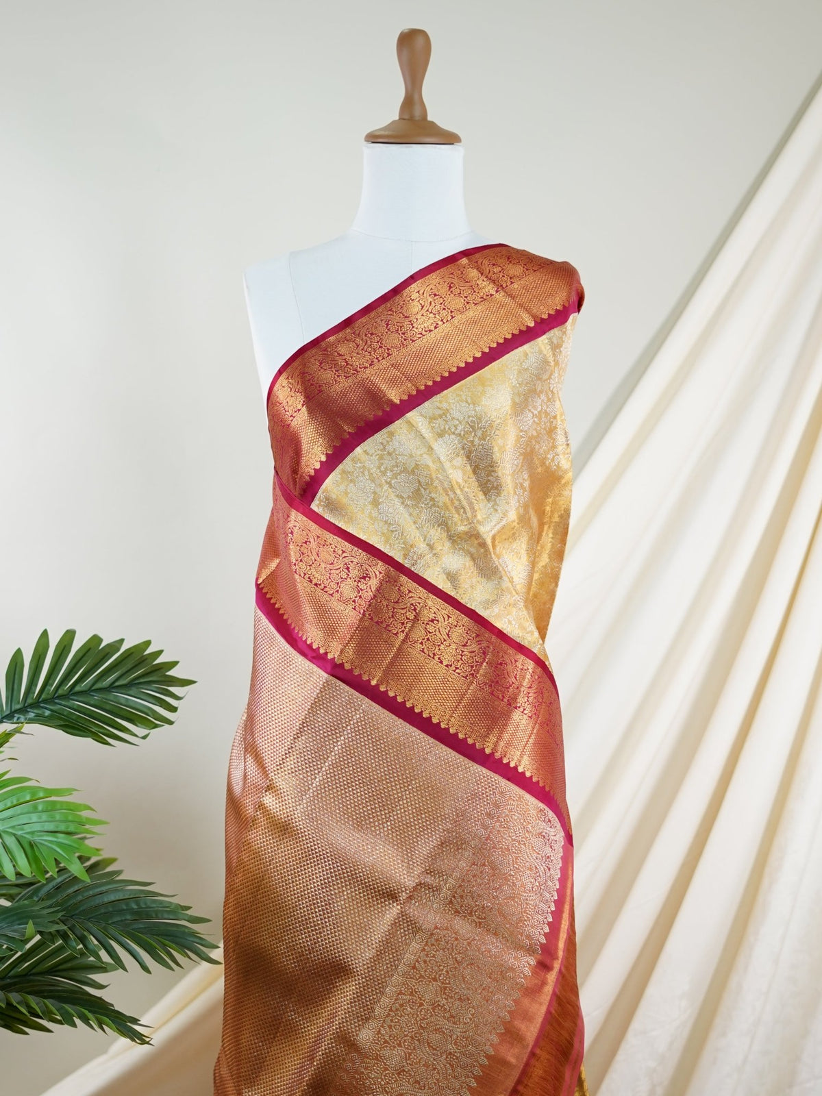 Kanchipuram Silk Gold  100% Pure Silk  - Manoranjitham Weaves - Handloom Store