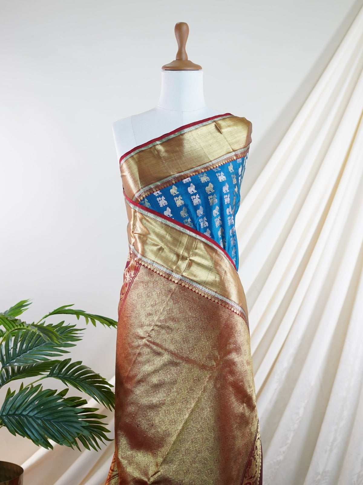 Kanchipuram Silk Blue 100% Pure Silk  - Manoranjitham Weaves - Handloom Store