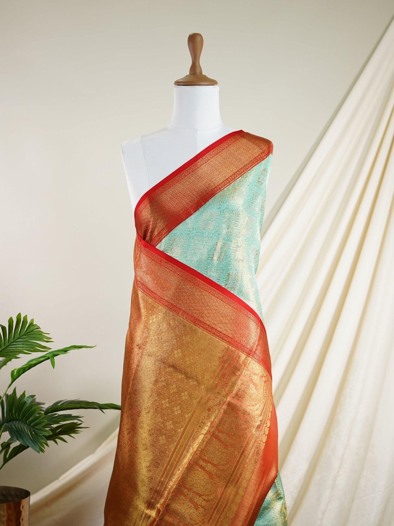 Kanchipuram Silk Green 100% Pure Silk  - Manoranjitham Weaves - Handloom Store