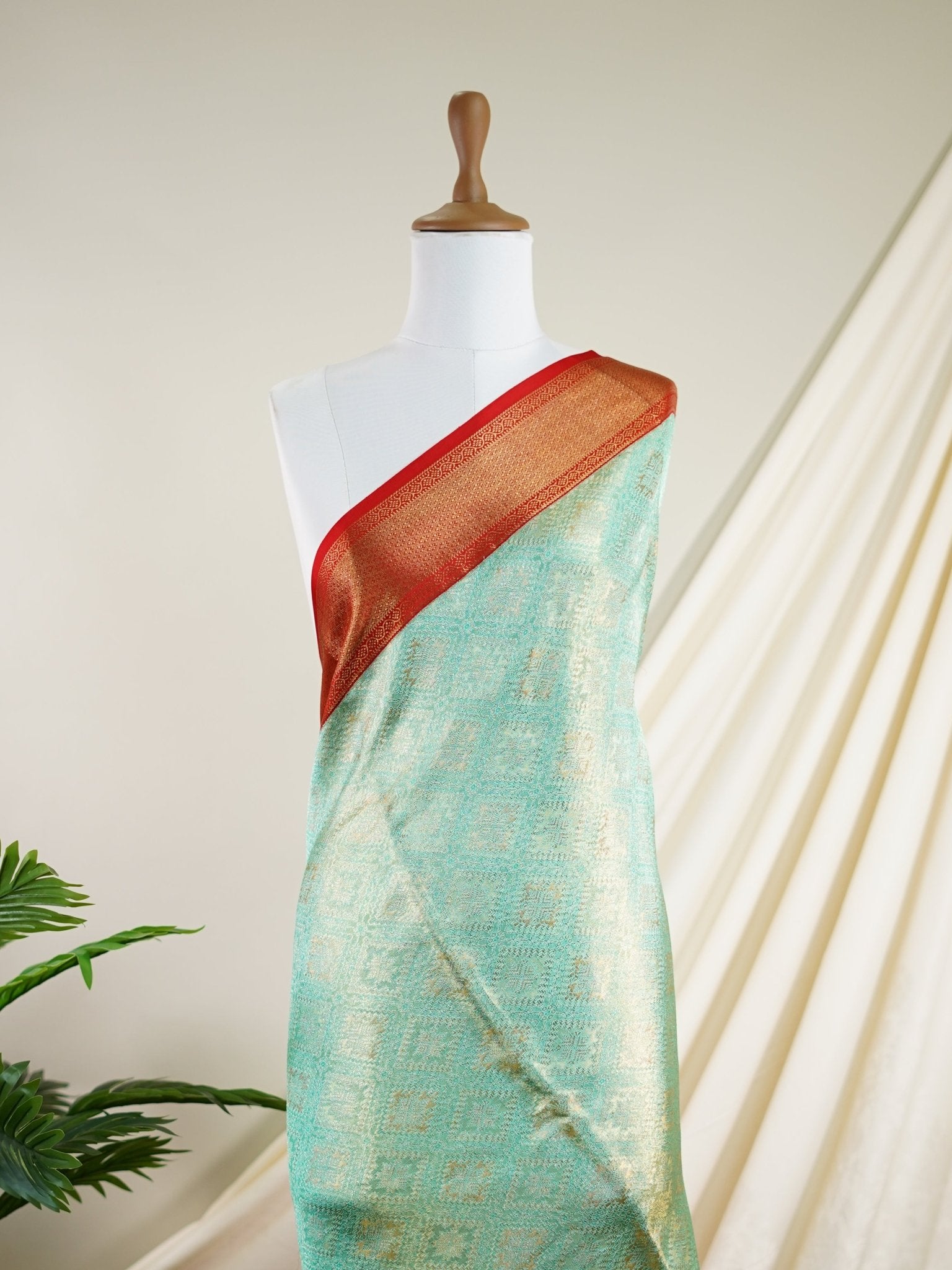 Kanchipuram Silk Green 100% Pure Silk  - Manoranjitham Weaves - Handloom Store