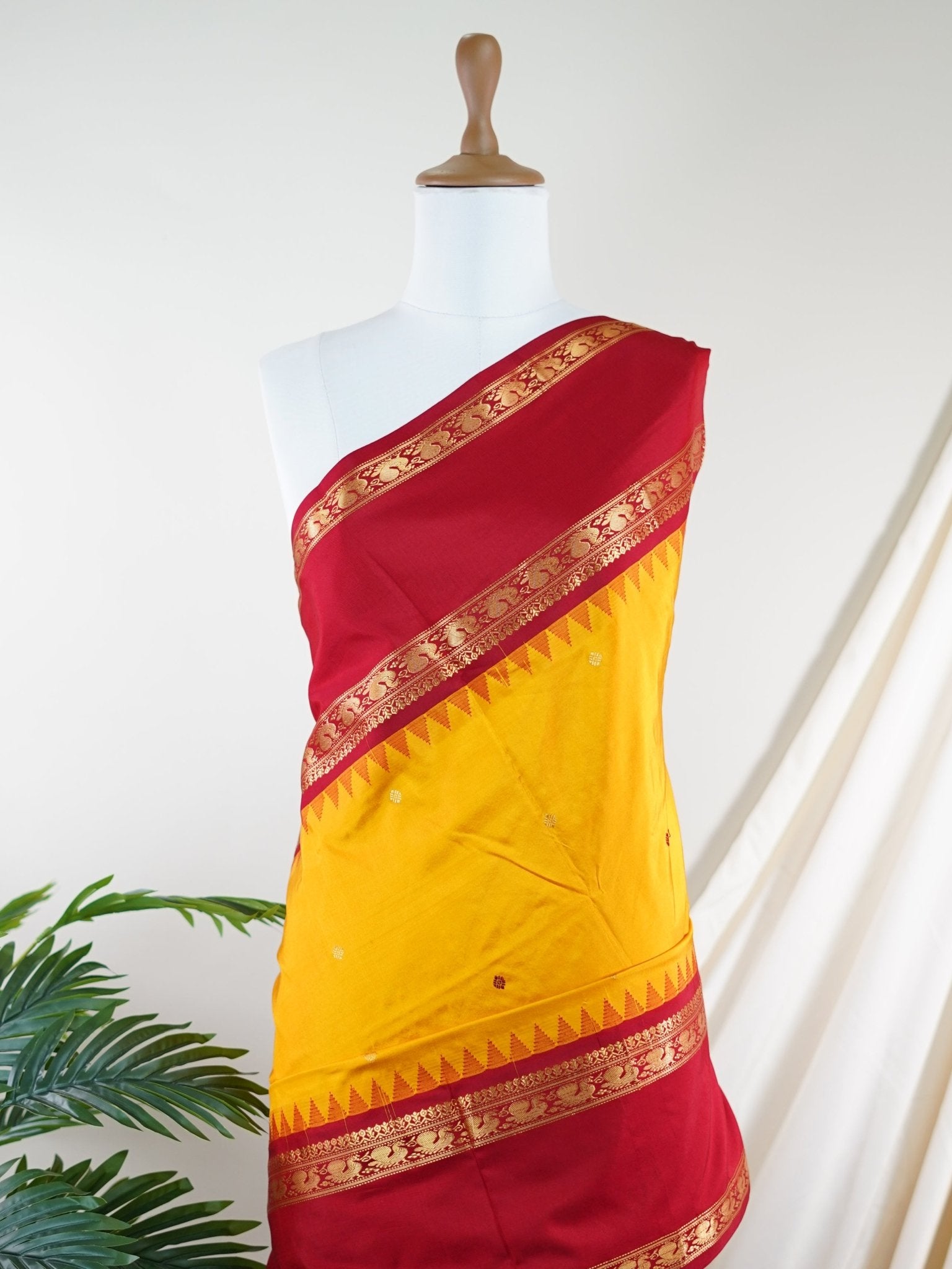 Narayanpet Mustard Orange 100% Pure Silk  - Manoranjitham Weaves - Handloom Store