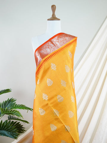 Venkatagiri Silk Woven in the heart of Andhra Pradesh, this Venkatagiri handloom saree is a symbol of regal elegance and heritage. Known for its soft texture and intricate craftsmanship, it drapes gracefully for weddings, pujas, and festive moments. Each thread carries tradition, making it a cherished piece of South Indian artistry. Lightweight yet luxurious — a true sree in every sense. Hemavati - Manoranjitham Weaves - Handloom Store