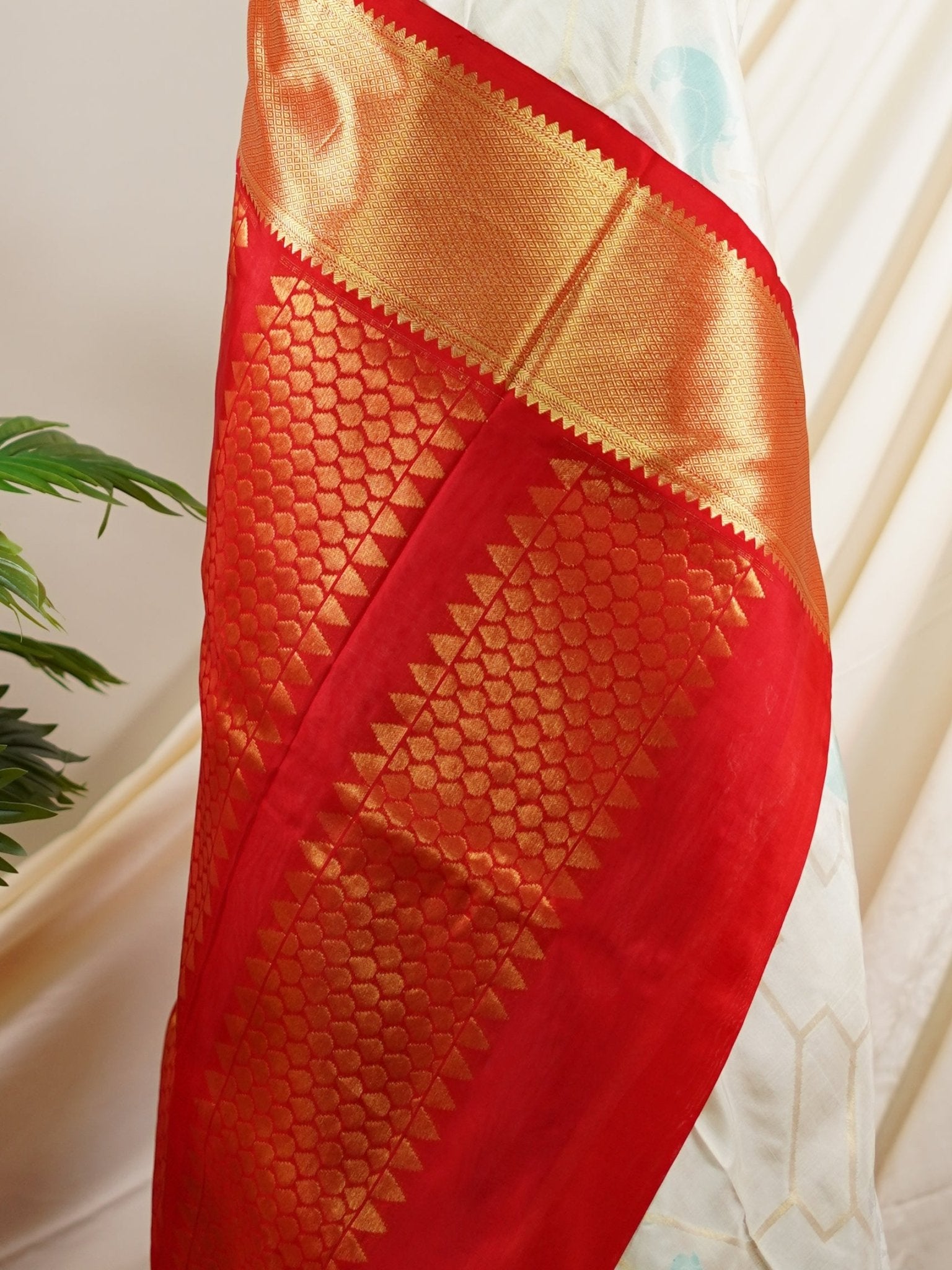 Venkatagiri Silk White 100% Pure Silk  - Manoranjitham Weaves - Handloom Store