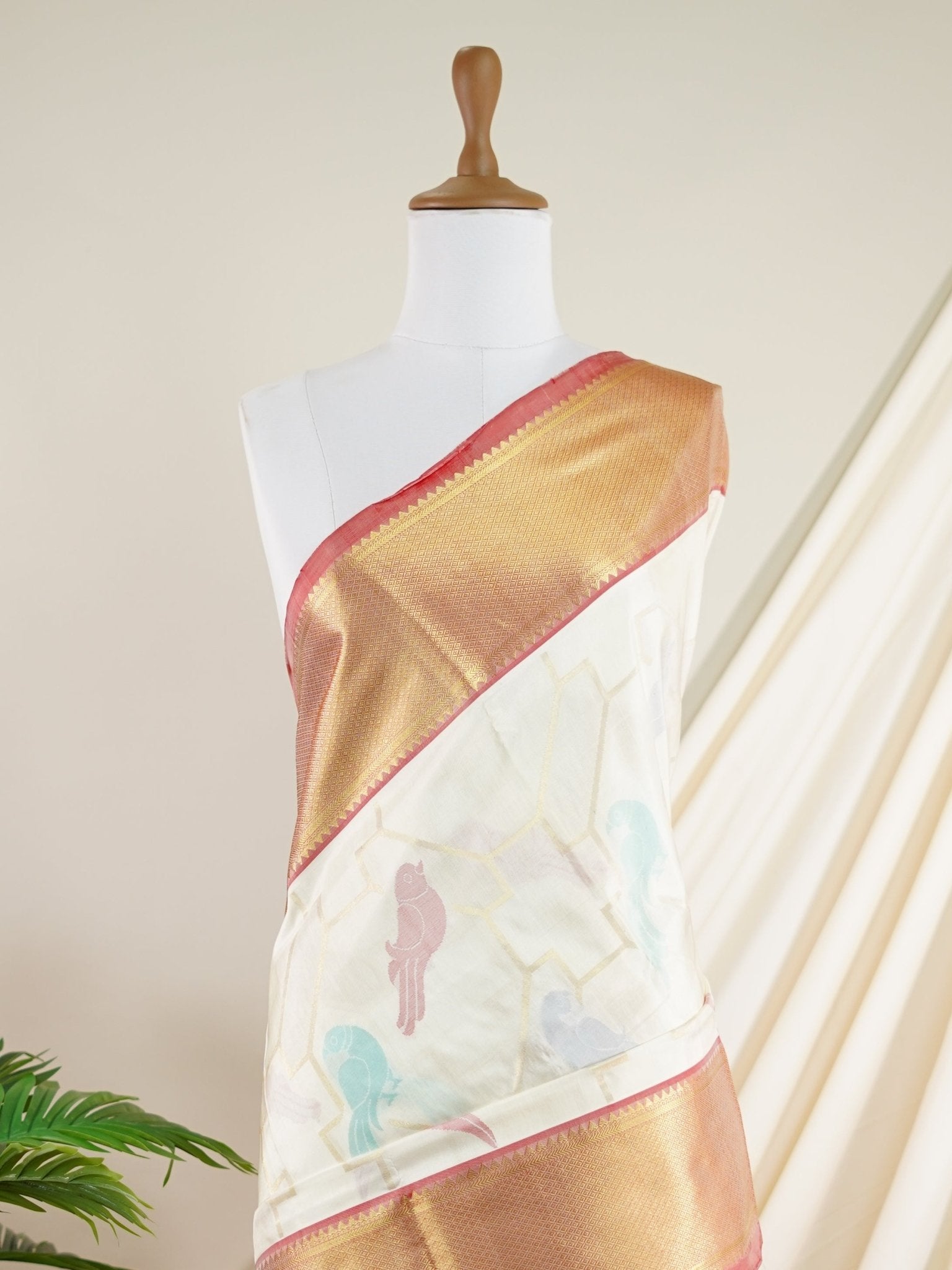 Venkatagiri Silk White 100% Pure Silk  - Manoranjitham Weaves - Handloom Store