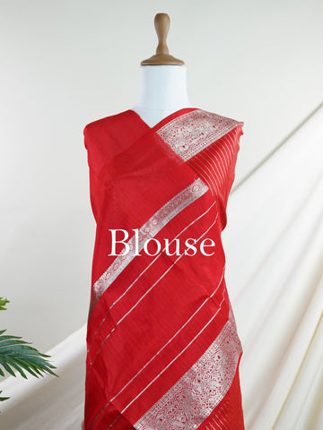 Venkatagiri Silk Woven in the heart of Andhra Pradesh, this Venkatagiri handloom saree is a symbol of regal elegance and heritage. Known for its soft texture and intricate craftsmanship, it drapes gracefully for weddings, pujas, and festive moments. Each thread carries tradition, making it a cherished piece of South Indian artistry. Lightweight yet luxurious — a true sree in every sense. Hridaya - Manoranjitham Weaves - Handloom Store