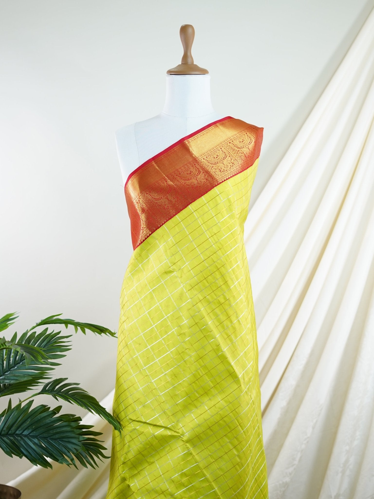 Kanchipuram Silk Green 100% Pure Silk  - Manoranjitham Weaves - Handloom Store