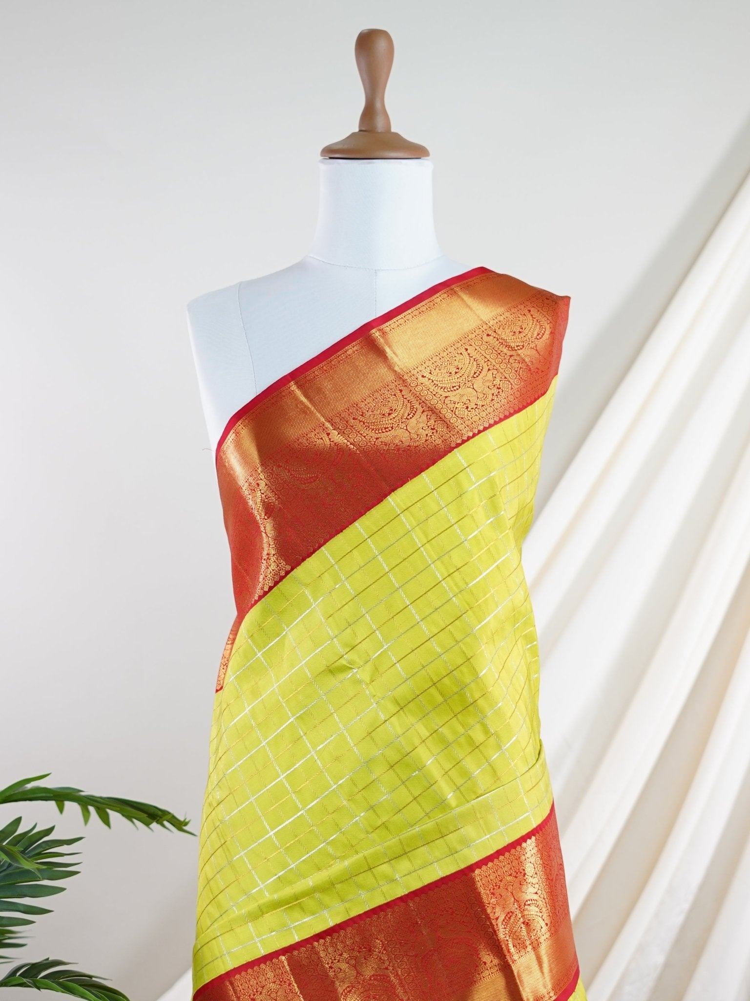 Kanchipuram Silk Green 100% Pure Silk  - Manoranjitham Weaves - Handloom Store