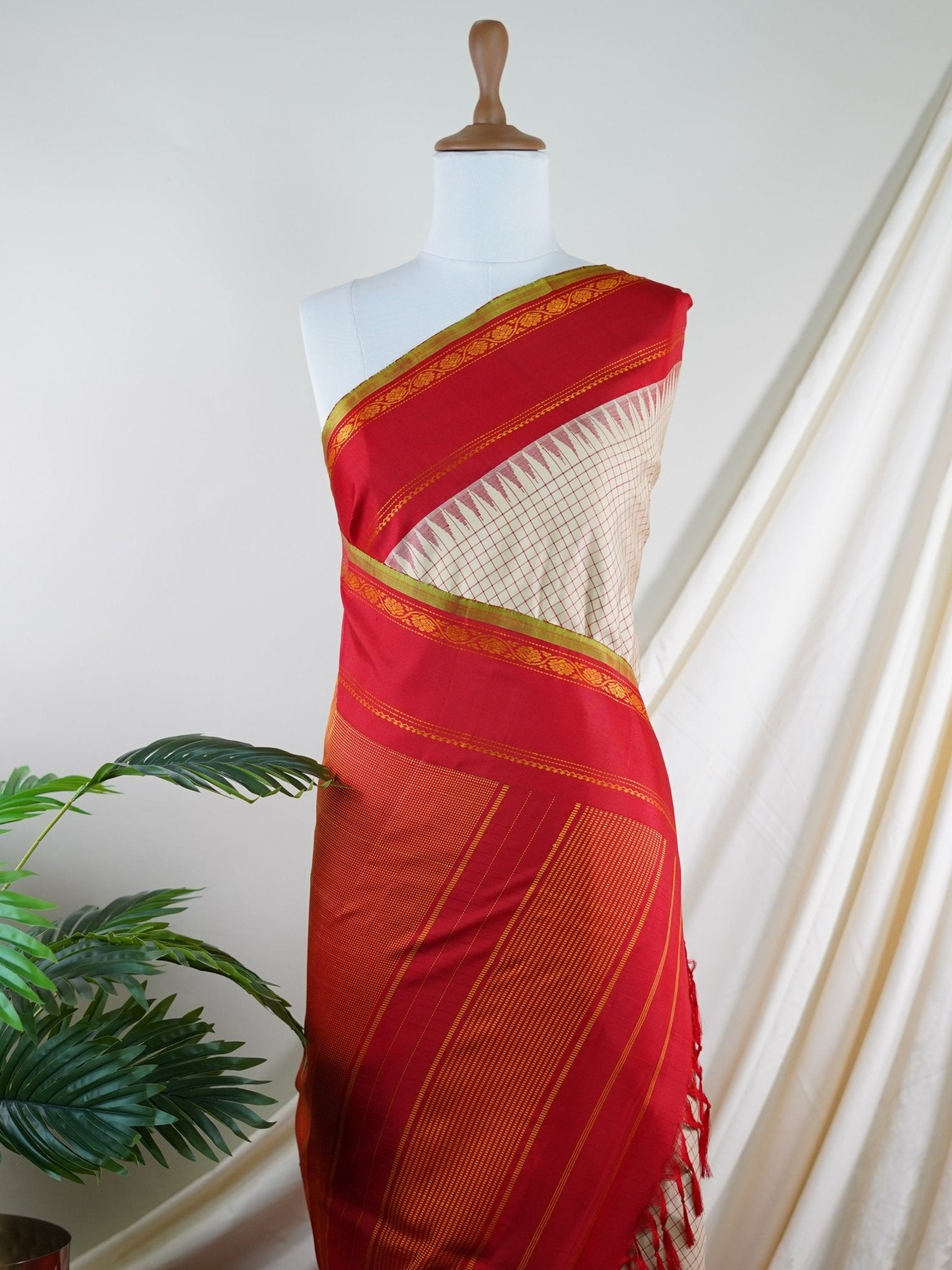 Gadwal Silk  100% Pure Silk  - Manoranjitham Weaves - Handloom Store