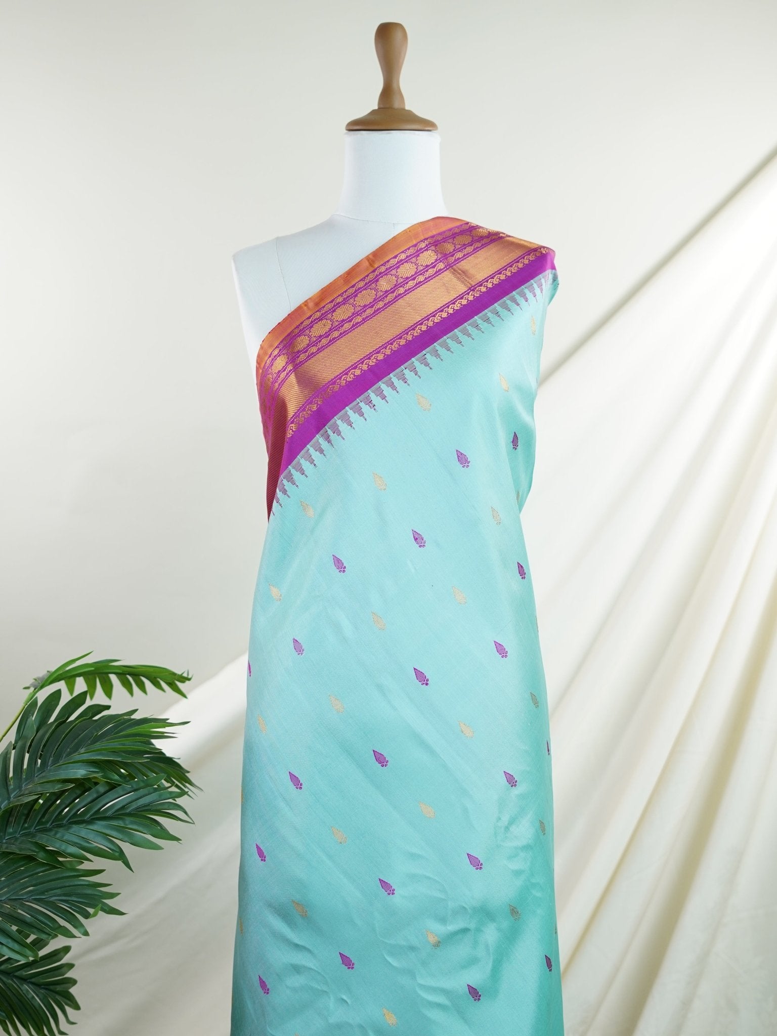 Gadwal Silk  100% Pure Silk  - Manoranjitham Weaves - Handloom Store