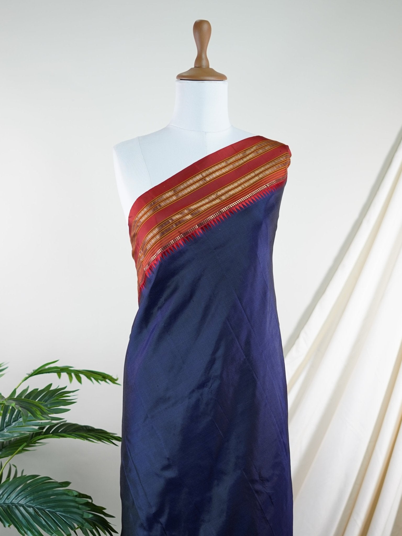 Narayanpet Navy Blue 100% Pure Silk  - Manoranjitham Weaves - Handloom Store