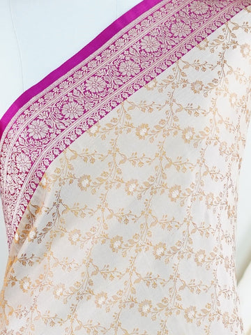 Katan Woven in the legendary looms of Varanasi, this Katan semi silk saree features an elegant all-over jaal that glistens across its lustrous body. The intricate pattern lends it a regal charm, perfect for weddings, receptions, and festive occasions. A graceful union of heritage and craftsmanship.
#KatanSemiSilk #JaalWeave #VaranasiElegance #HandloomHeritage #FestiveSaree #Manoranjitham Janaki - Manoranjitham Weaves - Handloom Store