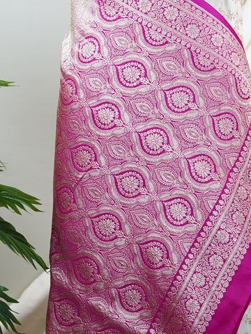 Katan Woven in the legendary looms of Varanasi, this Katan semi silk saree features an elegant all-over jaal that glistens across its lustrous body. The intricate pattern lends it a regal charm, perfect for weddings, receptions, and festive occasions. A graceful union of heritage and craftsmanship.
#KatanSemiSilk #JaalWeave #VaranasiElegance #HandloomHeritage #FestiveSaree #Manoranjitham Janaki - Manoranjitham Weaves - Handloom Store
