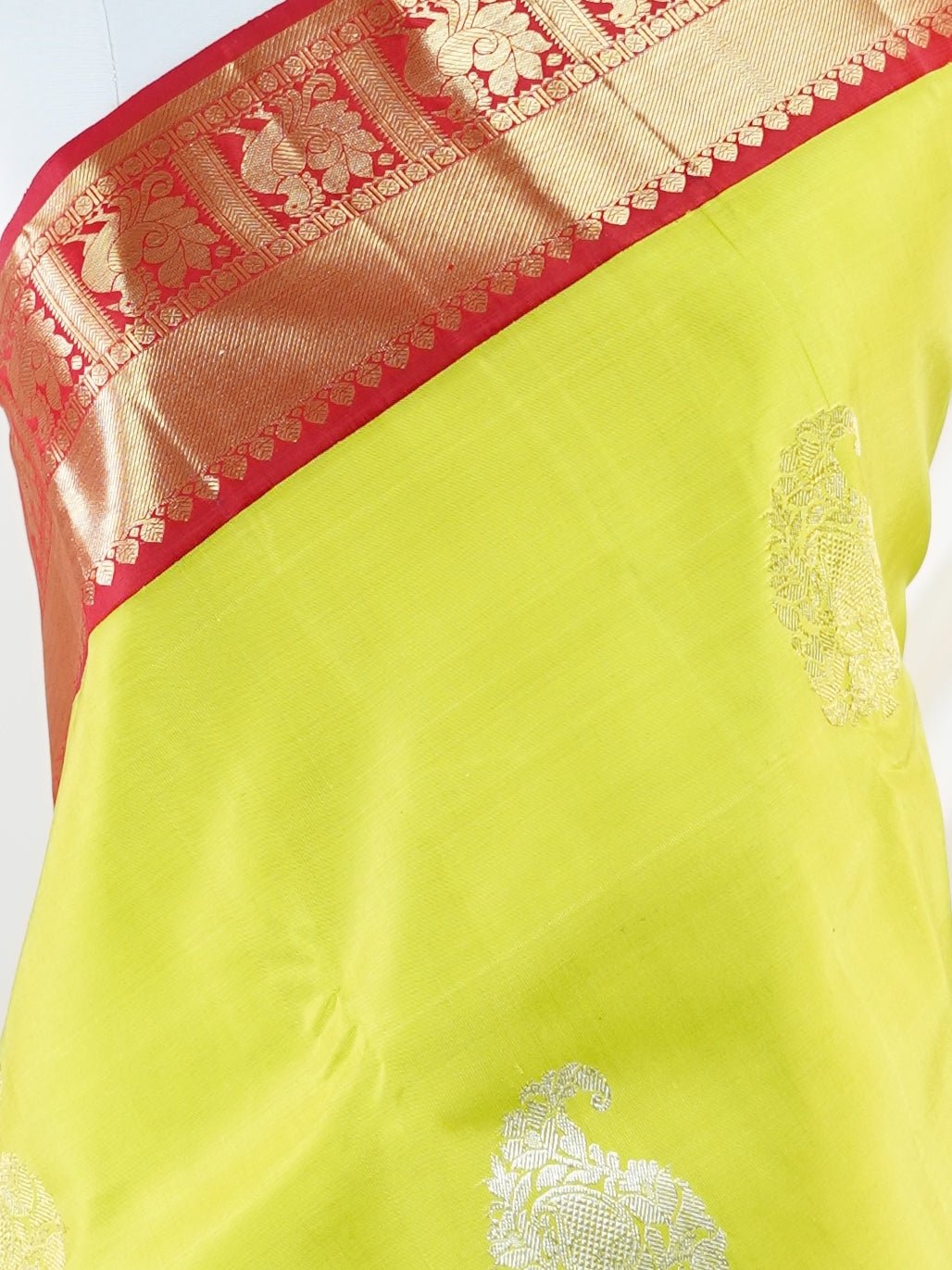 Kanchipuram Silk Green 100% Pure Silk  - Manoranjitham Weaves - Handloom Store